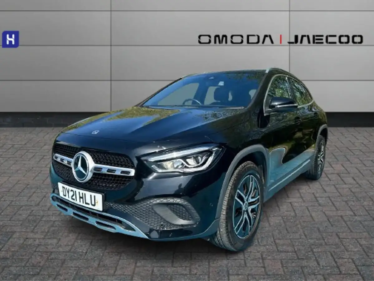 2021-mercedes-benz-gla-class-20d-gla-200d-sport-executive-big-2