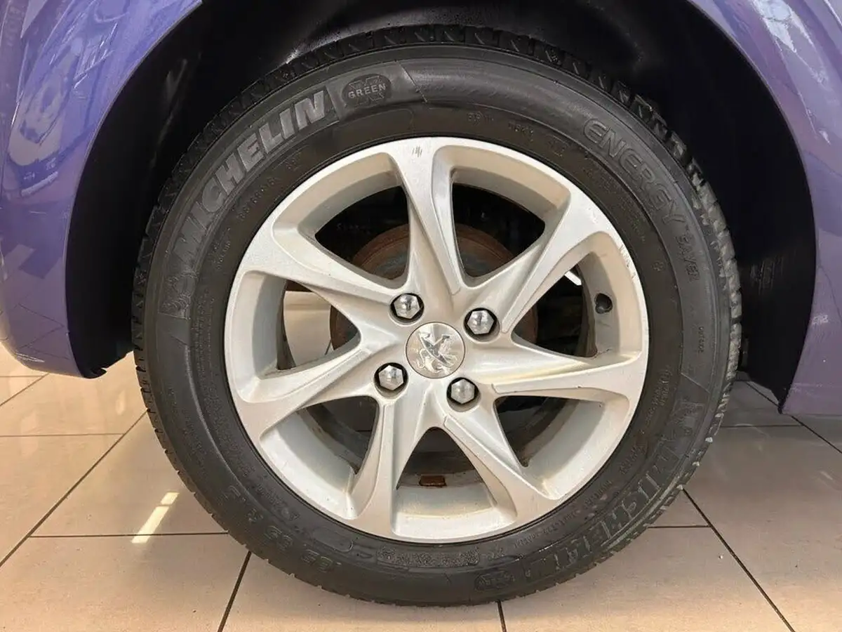 2016-peugeot-208-12-puretech-active-82bhp-5d-big-7