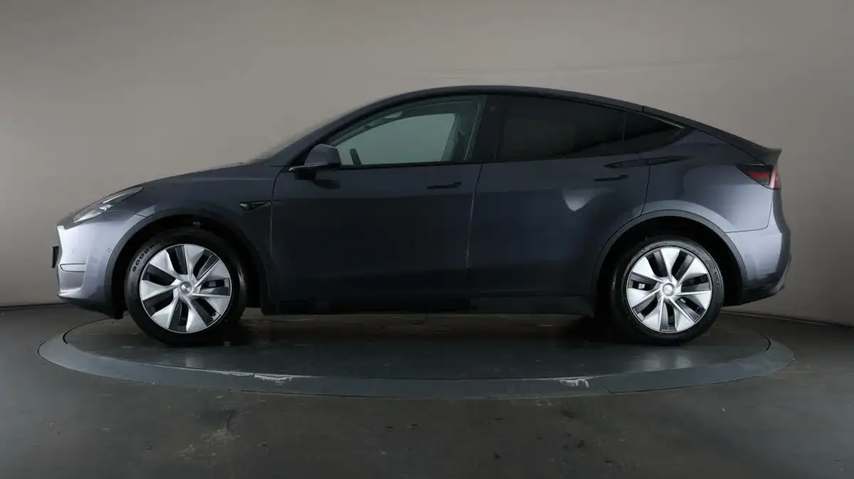 2022-tesla-model-y-e-long-range-big-29