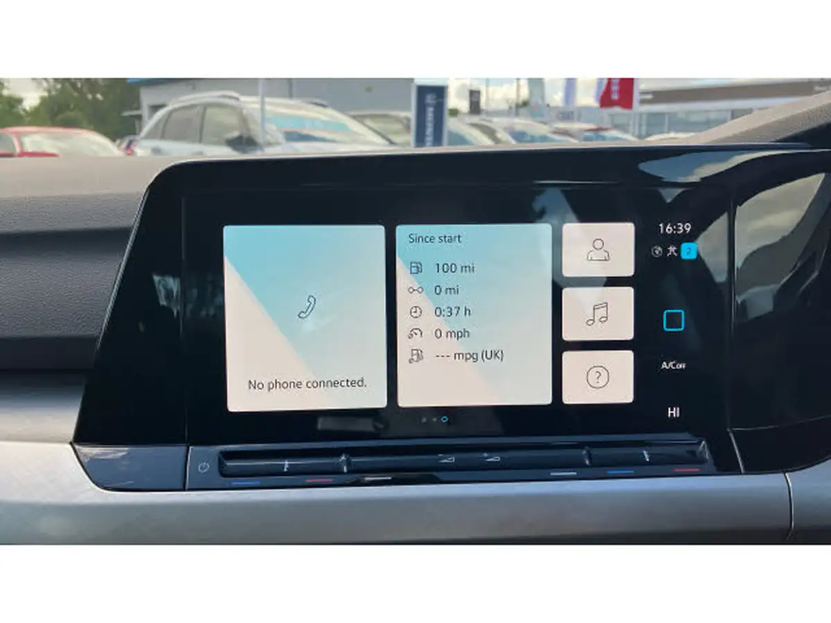 2022-volkswagen-golf-15-tsi-life-130ps-hatchback-big-19