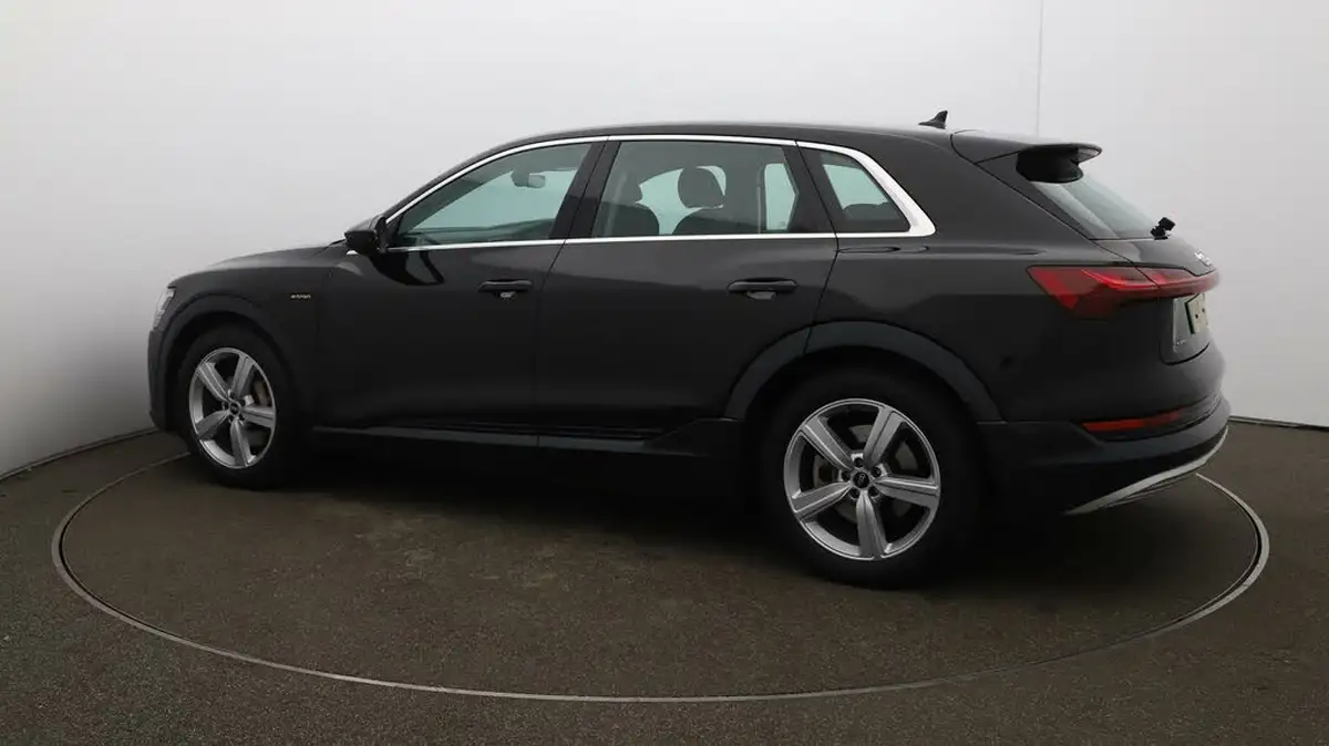 2021-audi-e-tron-50e-technik-station-wagon-big-40