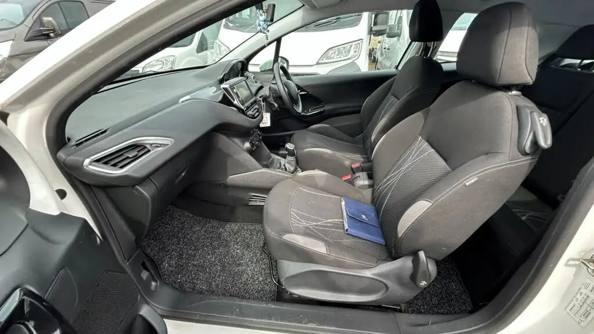 2014-peugeot-208-12-active-vti-3d-big-4