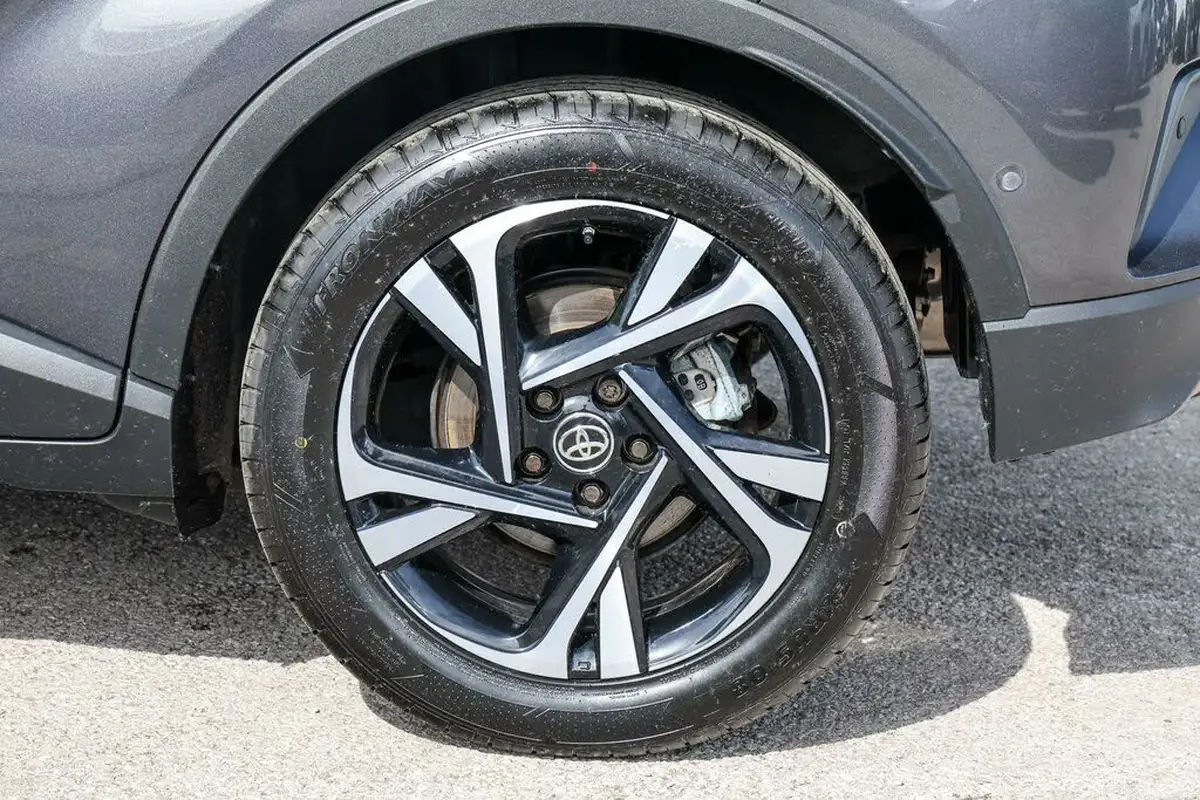 2022-toyota-c-hr-18-vvt-i-design-big-17
