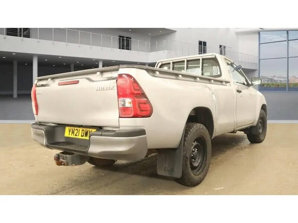2021-toyota-hi-lux-24d-4d-active-150hpeu6dt-e-single-pick-up-big-5