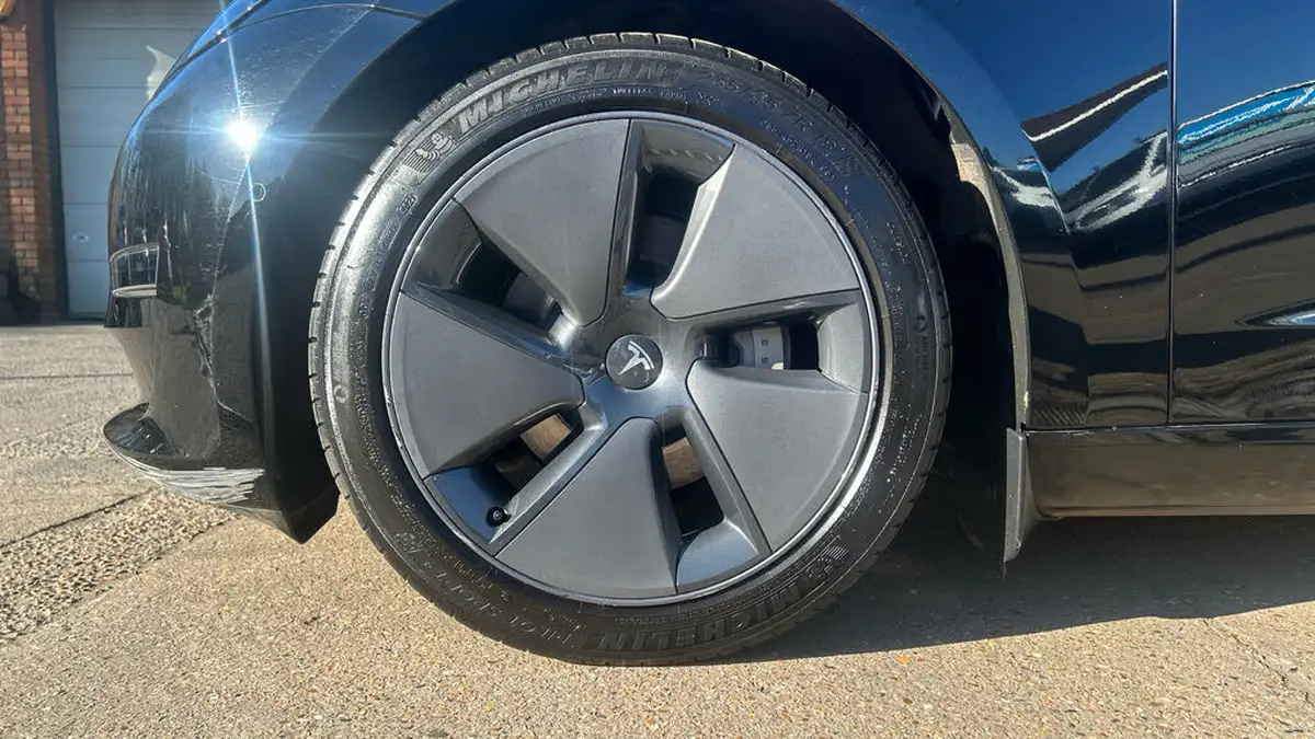 2021-tesla-model-3-e-long-range-awd-big-16
