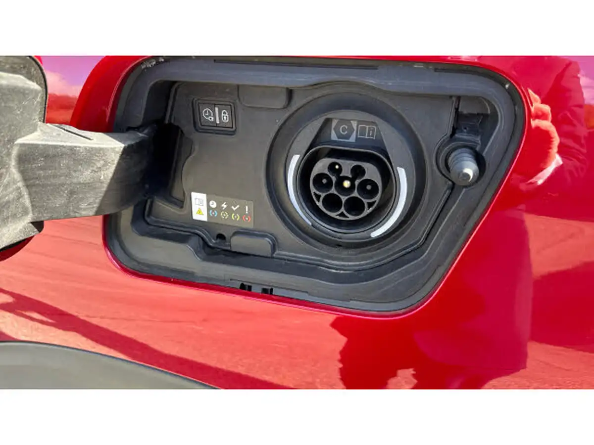 2022-peugeot-3008-suv-16-puretech-allure-premium-300bhp-4wd-hybrid4-big-38