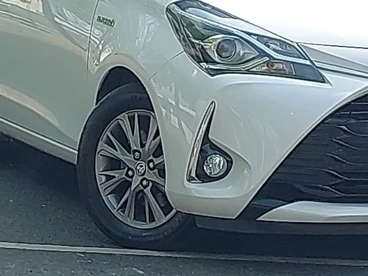 2020-toyota-yaris-15-vvt-i-icon-98bhp-hybrid-1497cc-e-cvt-big-8