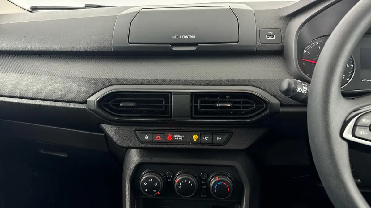 2021-dacia-sandero-10-tce-essential-90bhp-big-11
