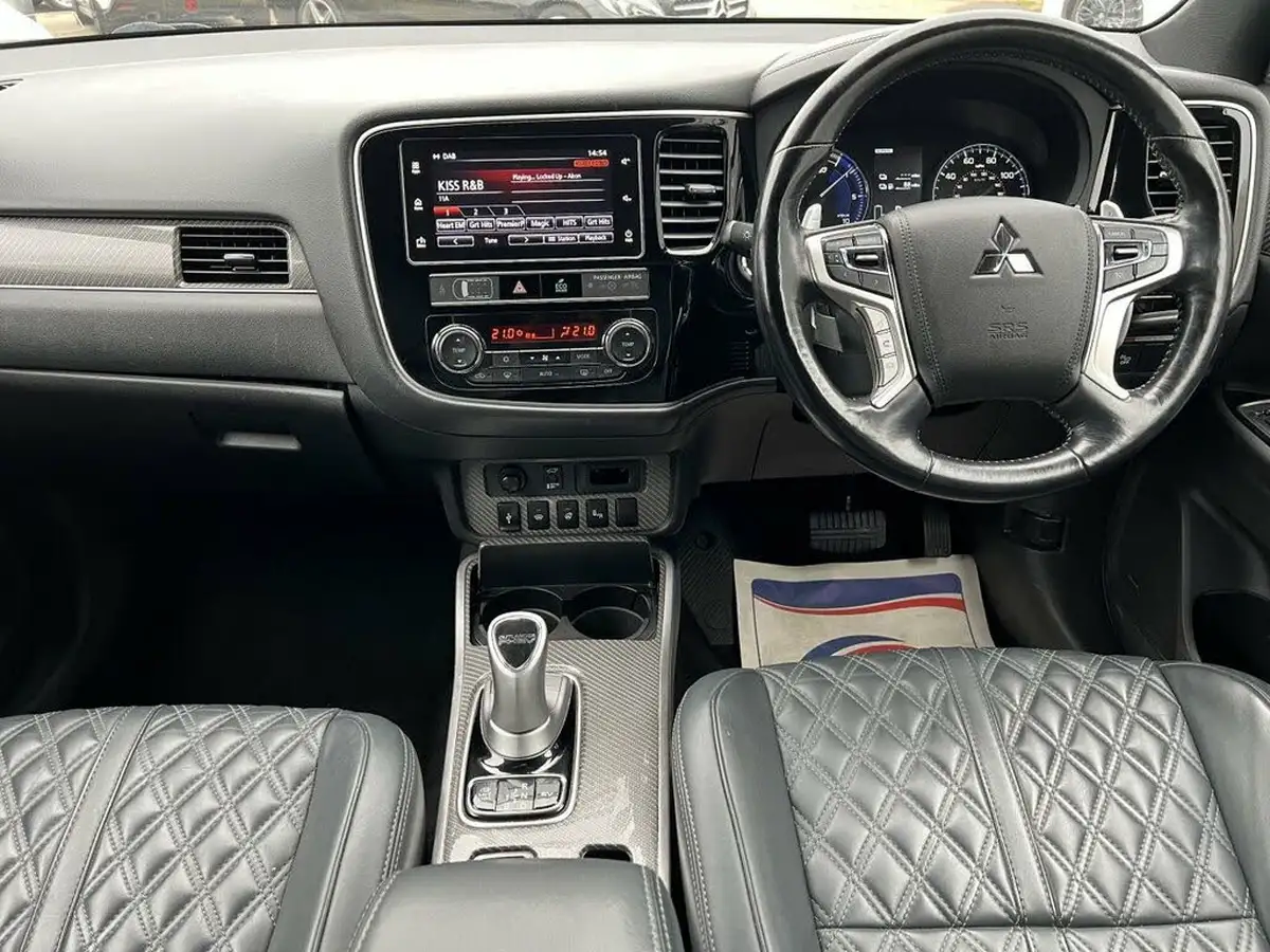 2018-mitsubishi-outlander-24-5h-phev-big-29