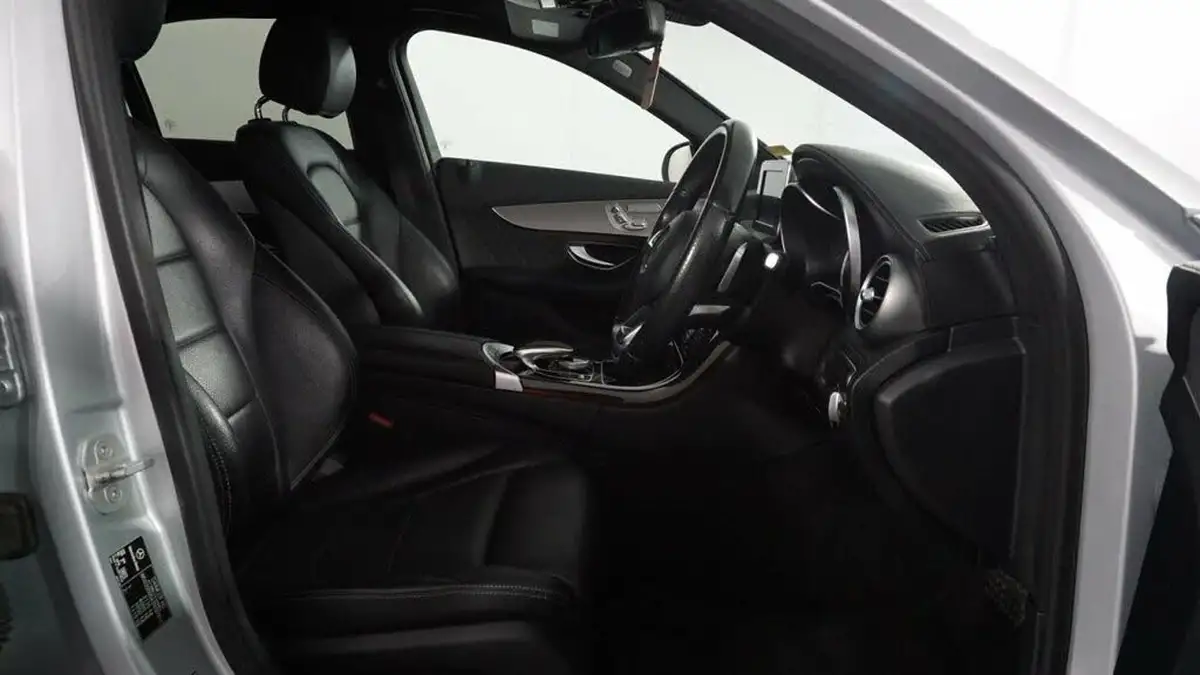 2015-mercedes-benz-c-class-21cdi-c220-amg-line-premiumss-saloon-4d-7g-tronic-plus-big-8