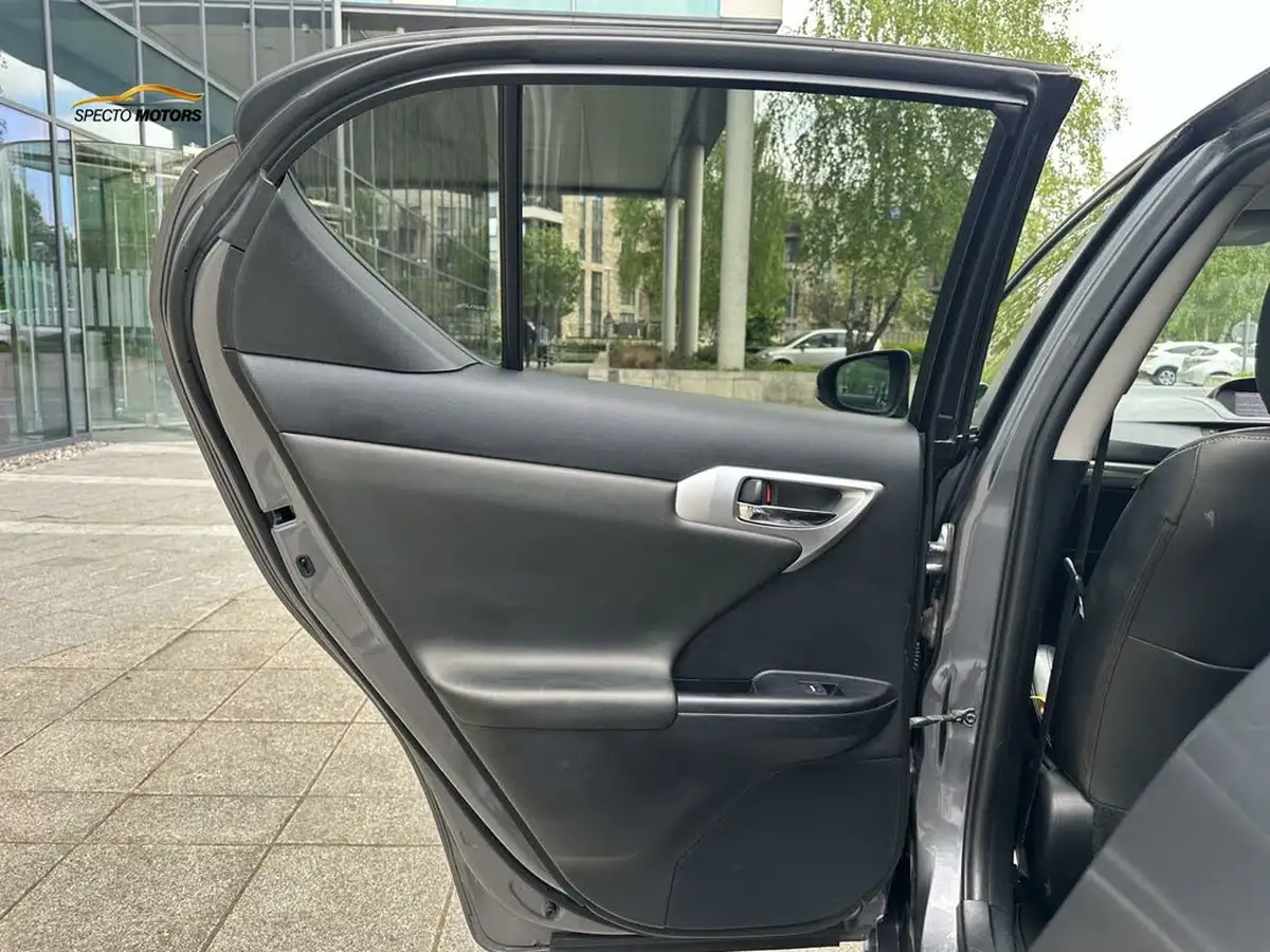 2013-lexus-ct-200h-18-advance-big-32