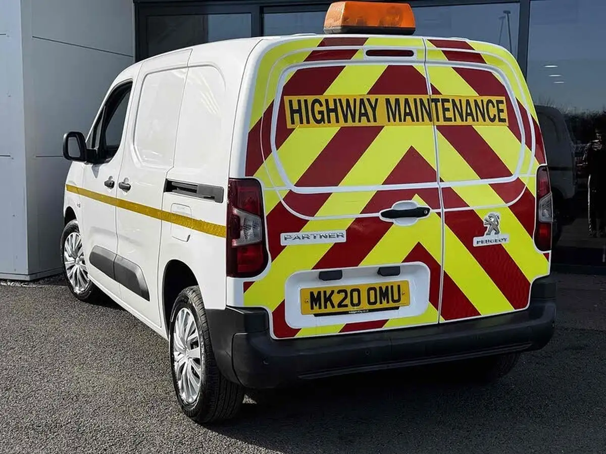 2020-peugeot-partner-15-bluehdi-1000-professional-100ps-eu6dt-panel-big-7