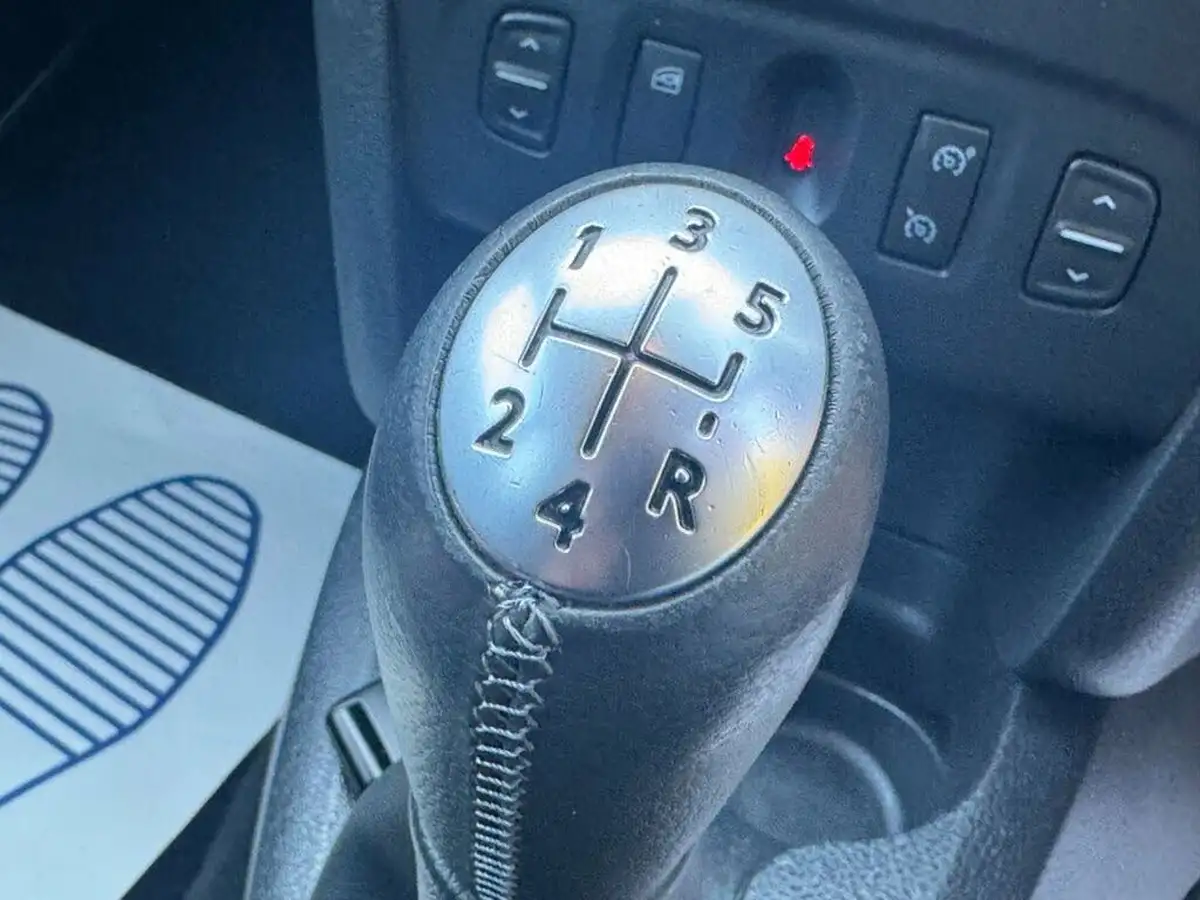 2013-dacia-sandero-stepway-09-laureate-big-23