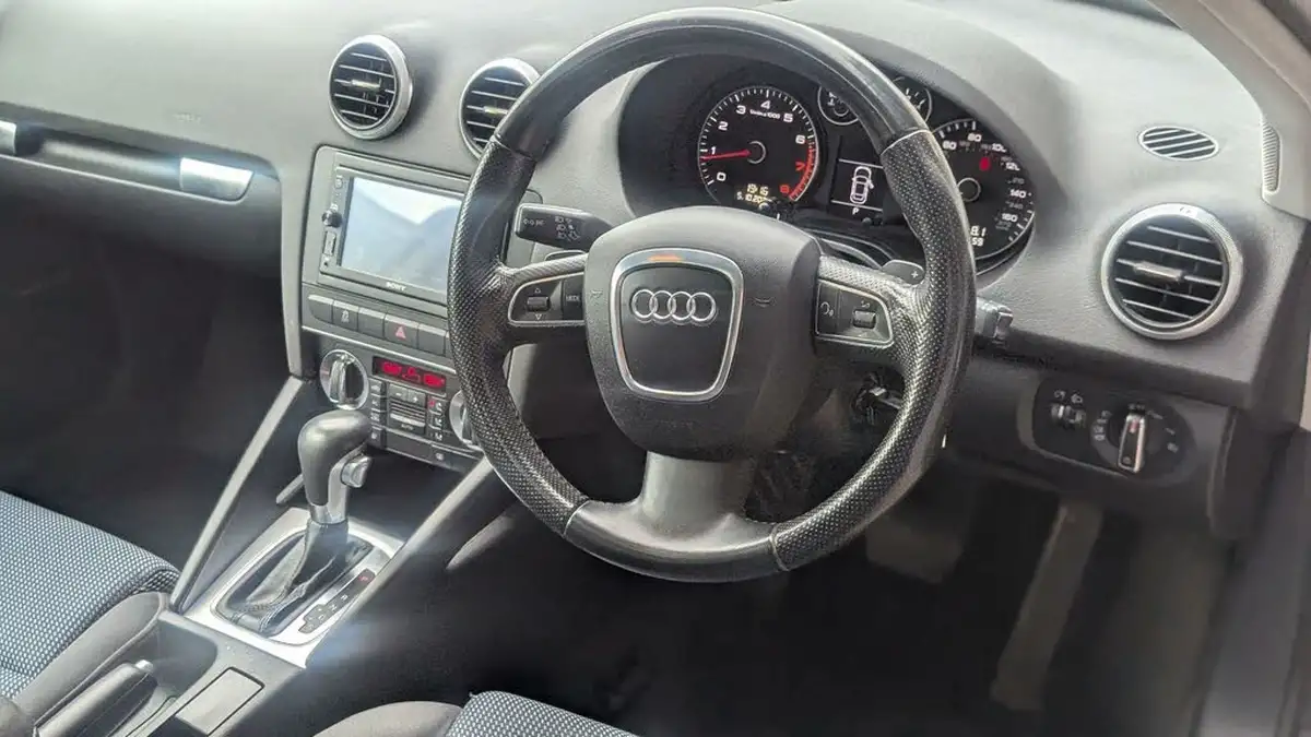 2010-audi-a3-18-sport-hatchback-3d-s-tronic-big-47