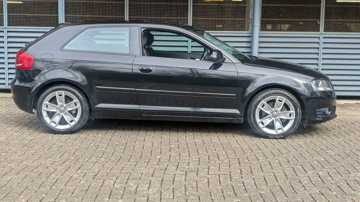 2010-audi-a3-18-sport-hatchback-3d-s-tronic-big-19