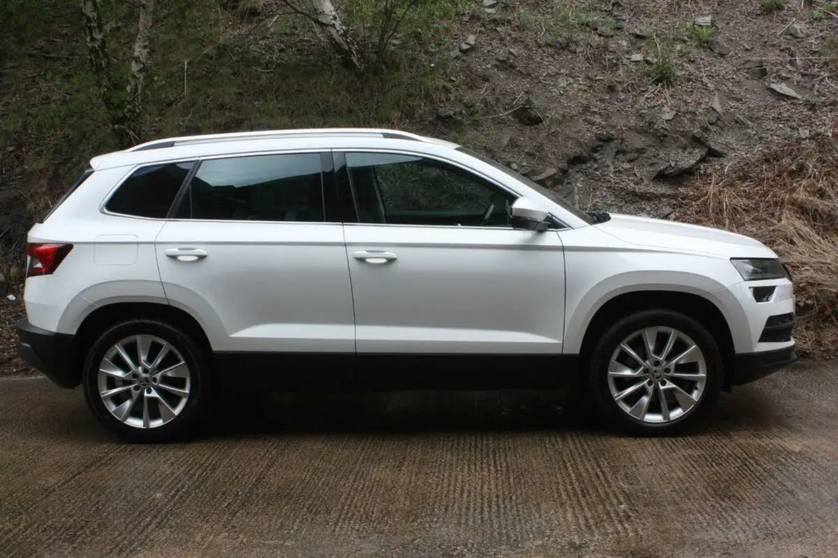 2018-skoda-karoq-20tdi-scr-se-l-dsg-big-5