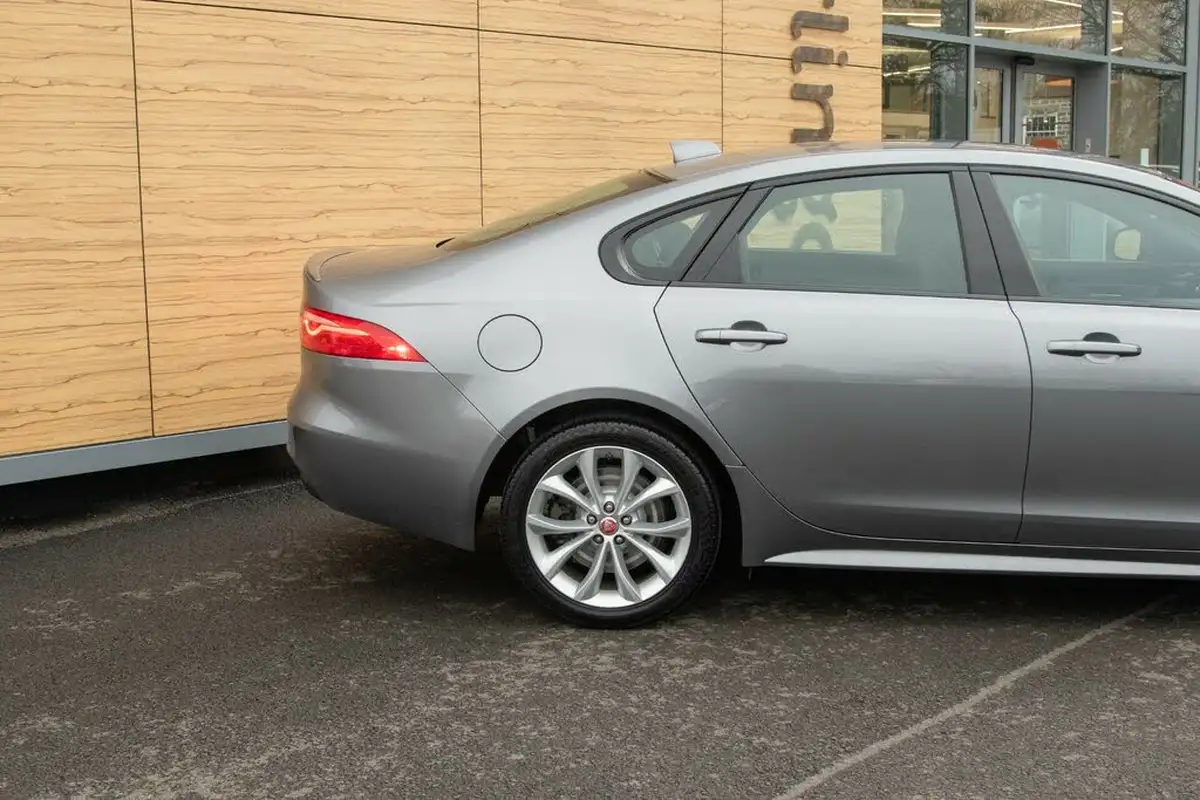2020-jaguar-xf-20td-r-sport-180ps-saloon-4d-auto-big-10