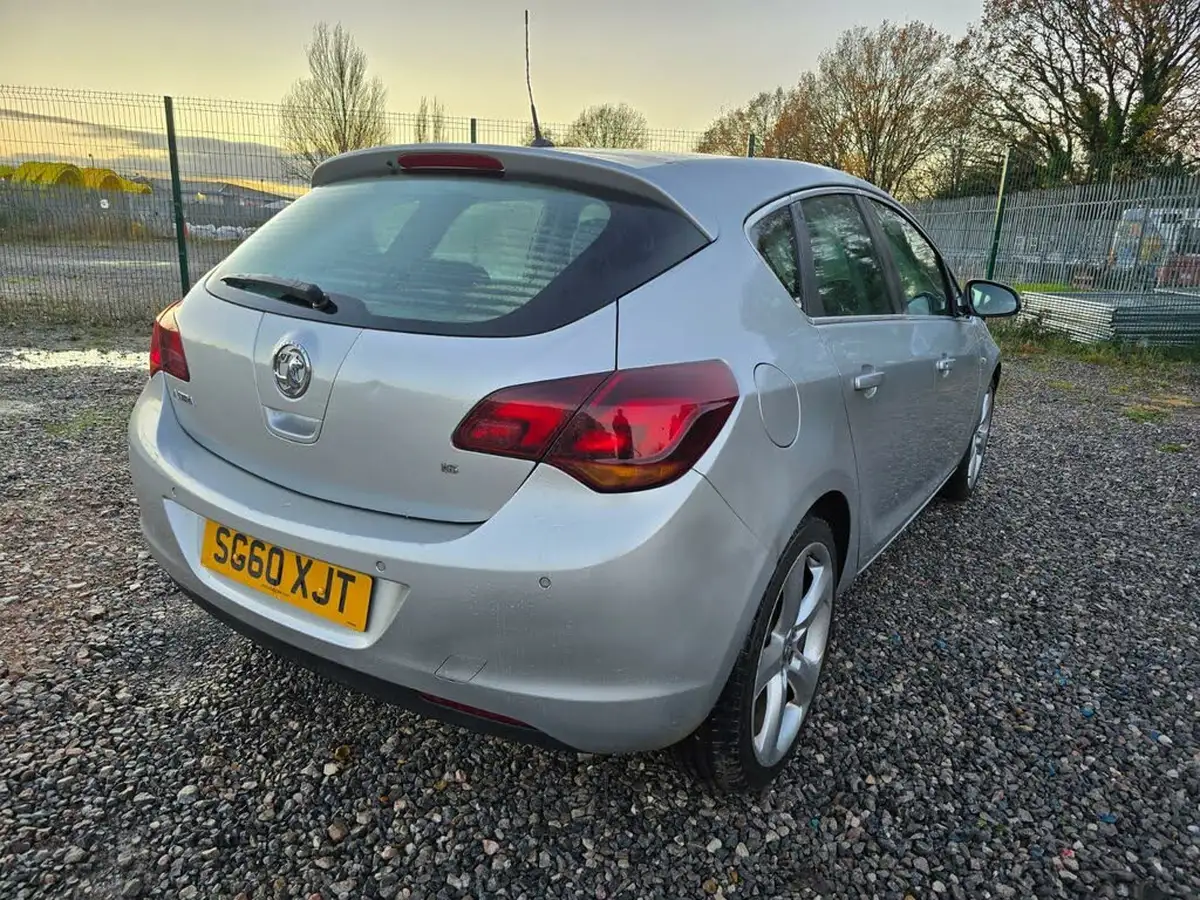 2010-vauxhall-astra-16-sri-16v-vvt-115ps-hatchback-5d-auto-big-15