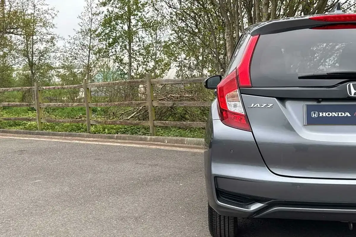 2019-honda-jazz-13-i-vtec-ex-navi-cvt-big-19