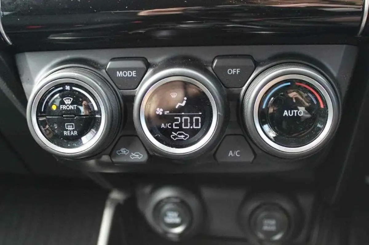 2023-suzuki-swift-12-dualjet-sz5-cvt-big-33