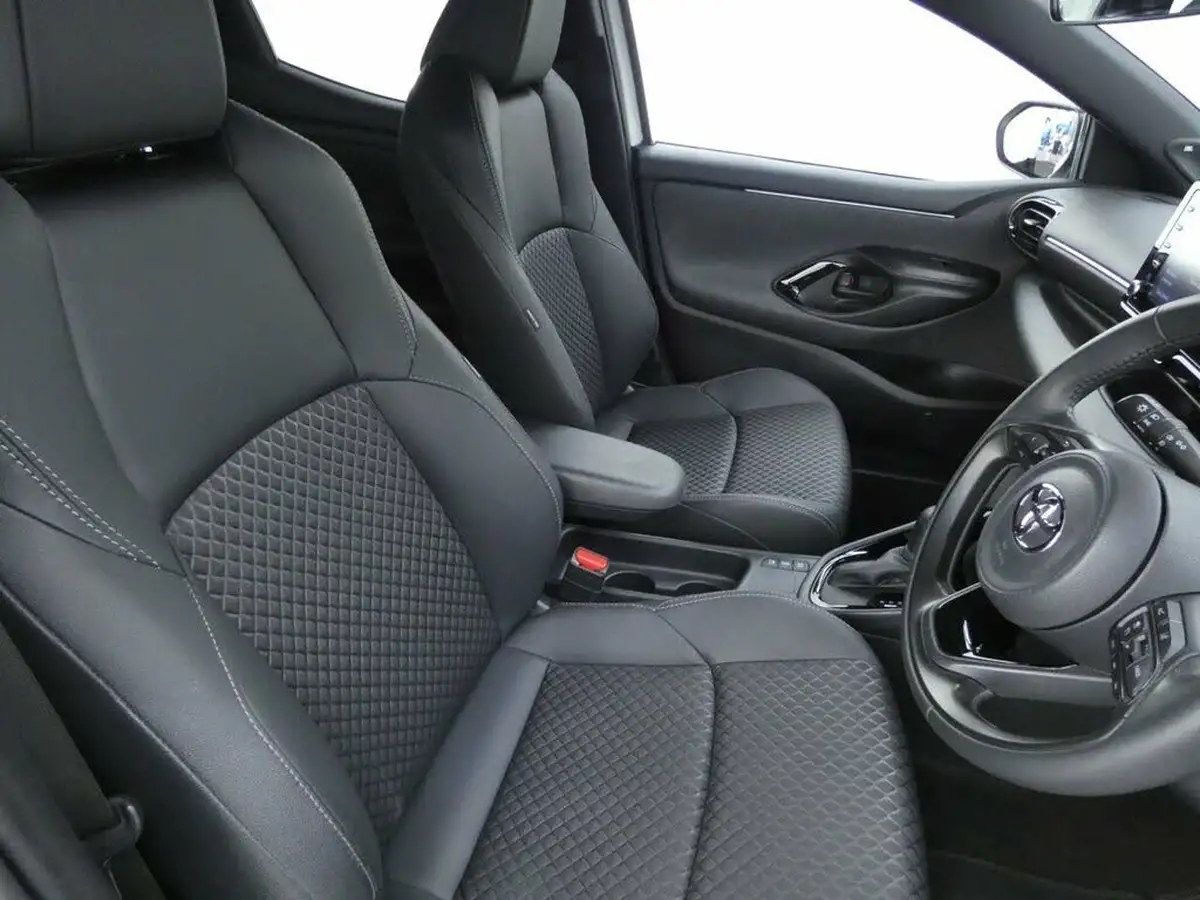 2021-toyota-yaris-15-vvt-i-dynamic-big-8