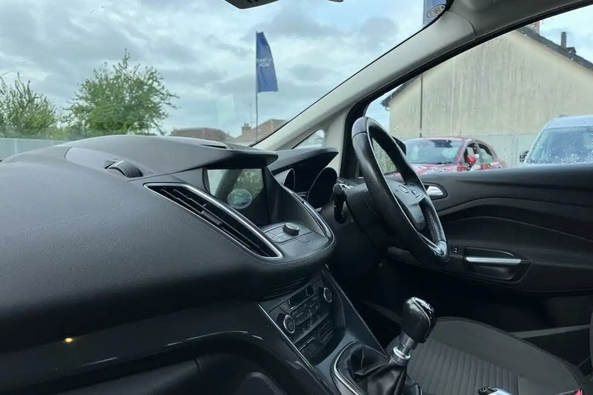 2018-ford-c-max-10t-titanium-125ps-big-17