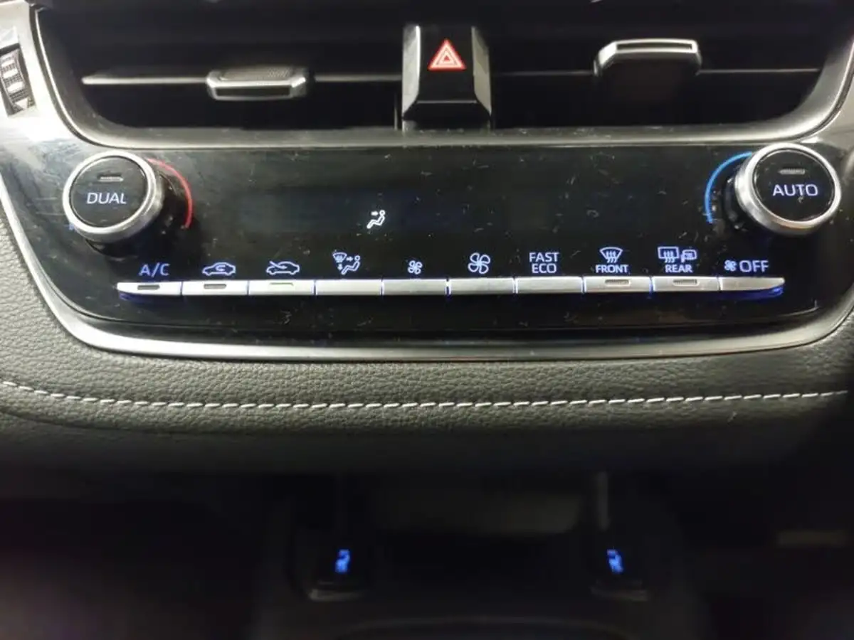 2022-toyota-corolla-18-vvt-i-icon-tech-trk-hatchback-5d-big-16