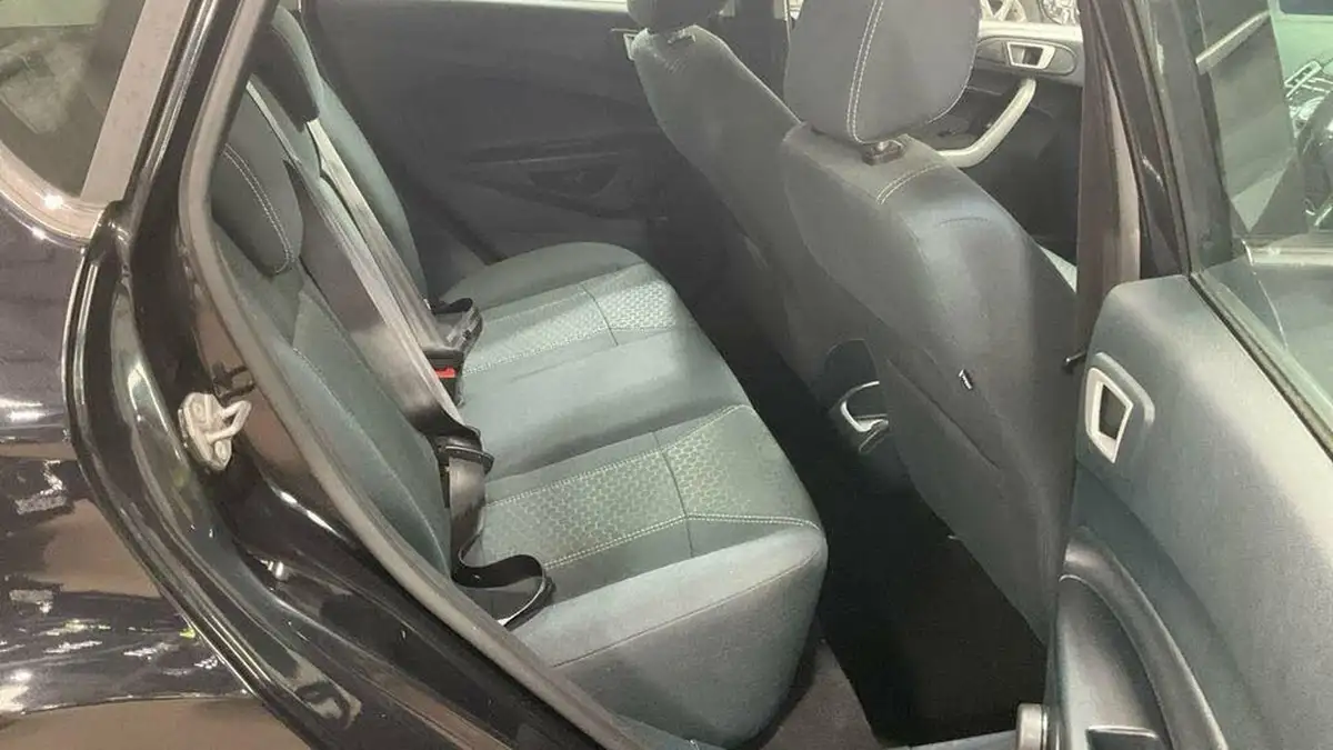 2011-ford-fiesta-14-zetec-5d-auto-big-4