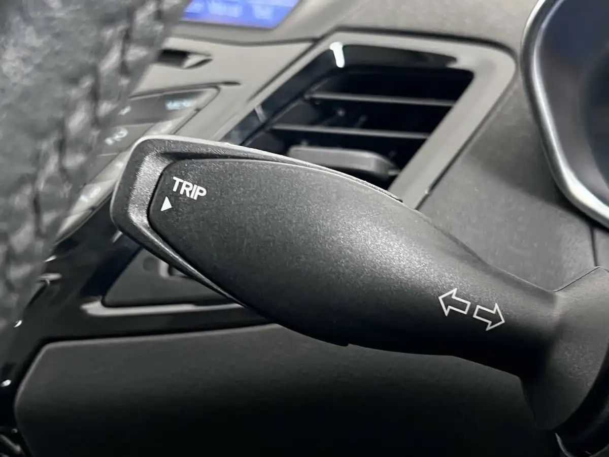 2016-ford-fiesta-125-zetec-5d-big-17