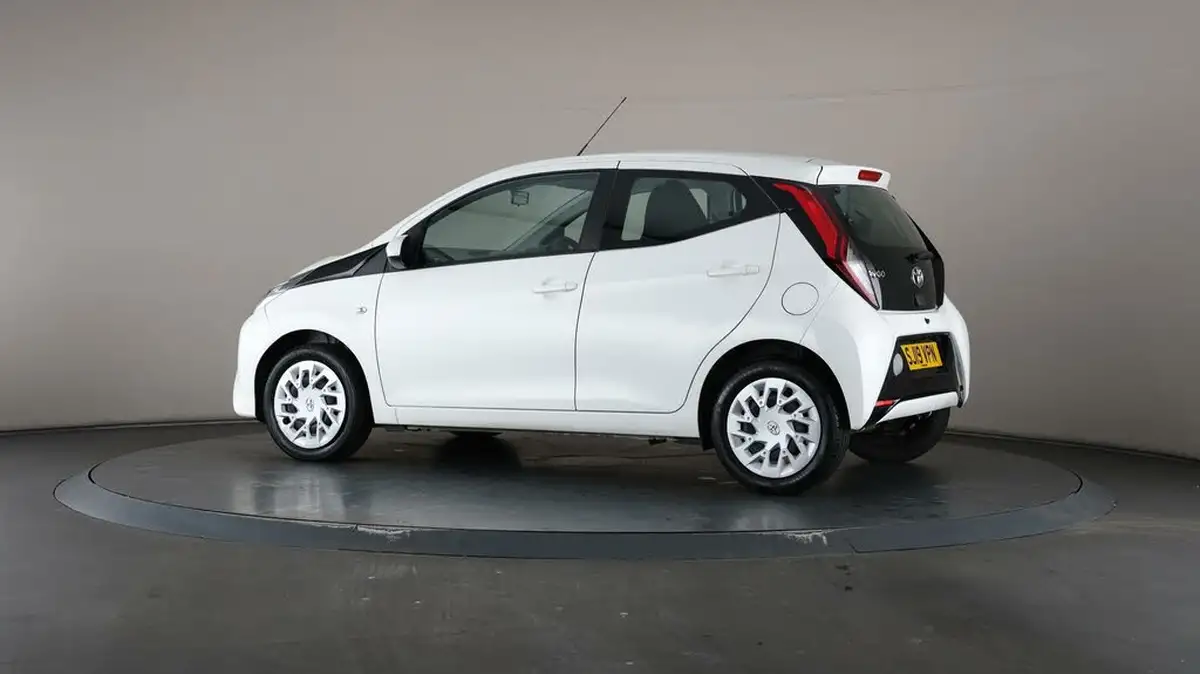 2019-toyota-aygo-10-vvt-i-x-play-big-66