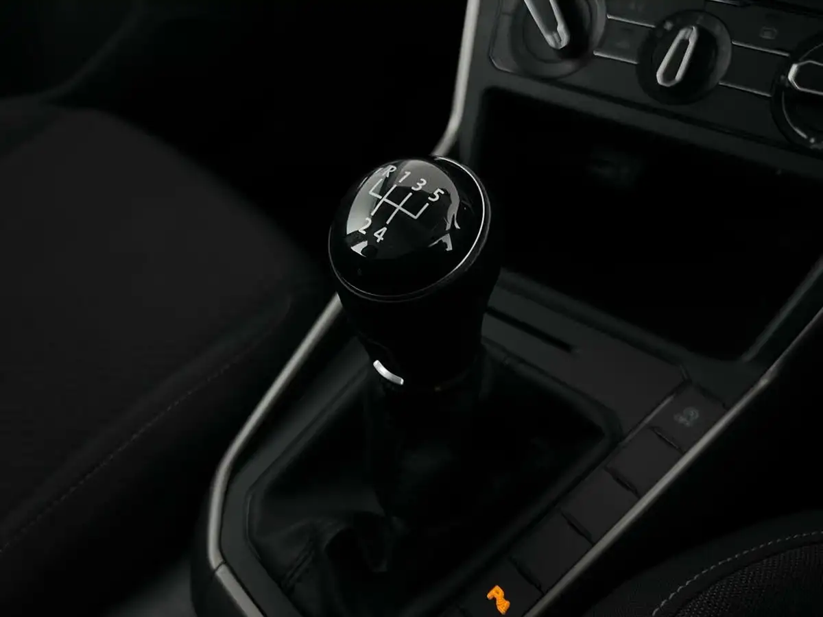2019-volkswagen-polo-10-tsi-se-ss-big-32