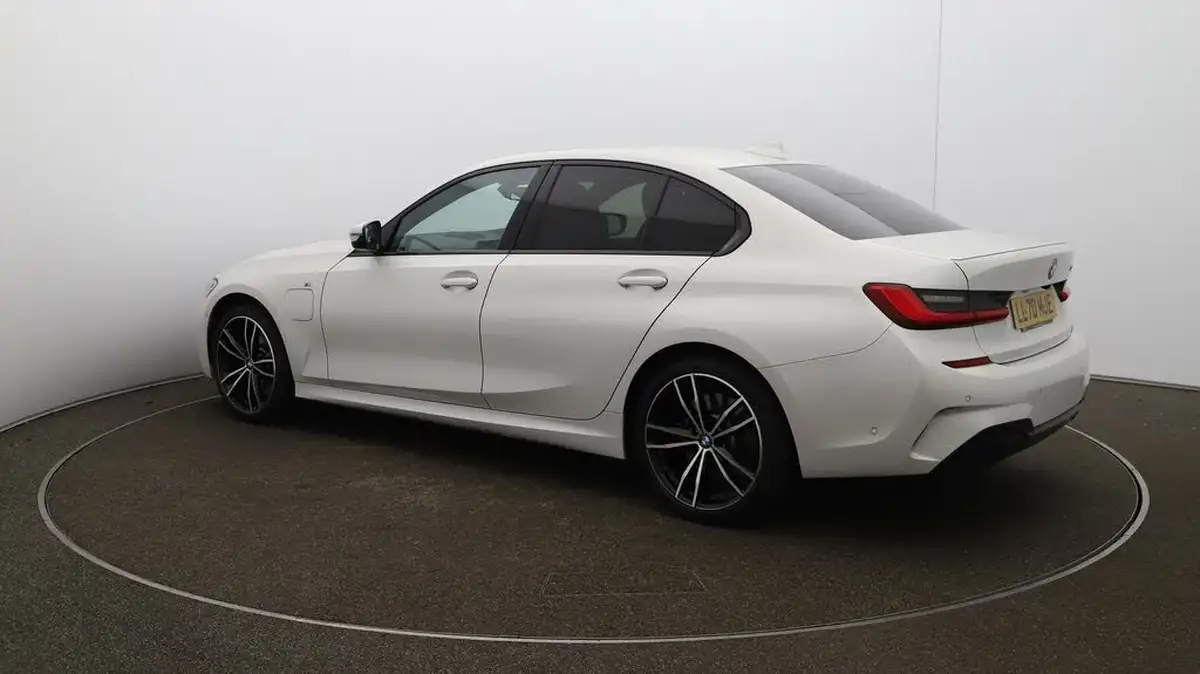 2020-bmw-3-series-20-330e-m-sport-saloon-4d-big-27