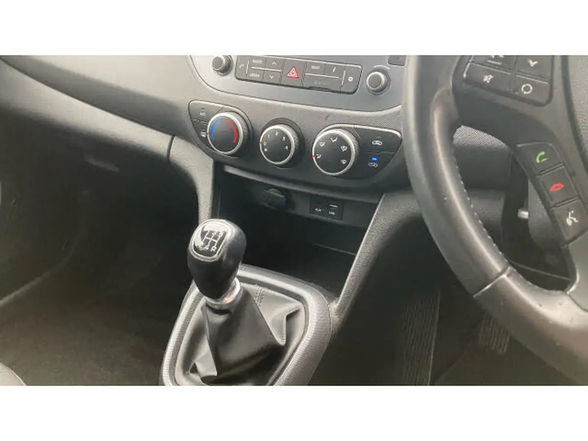 2019-hyundai-i10-10-play-big-12