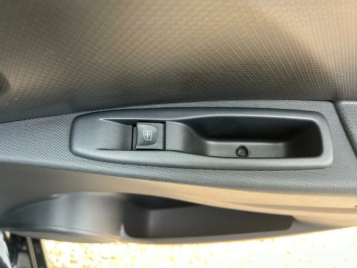 2015-renault-clio-15dci-dynamique-s-medianav-edc-auto-big-54