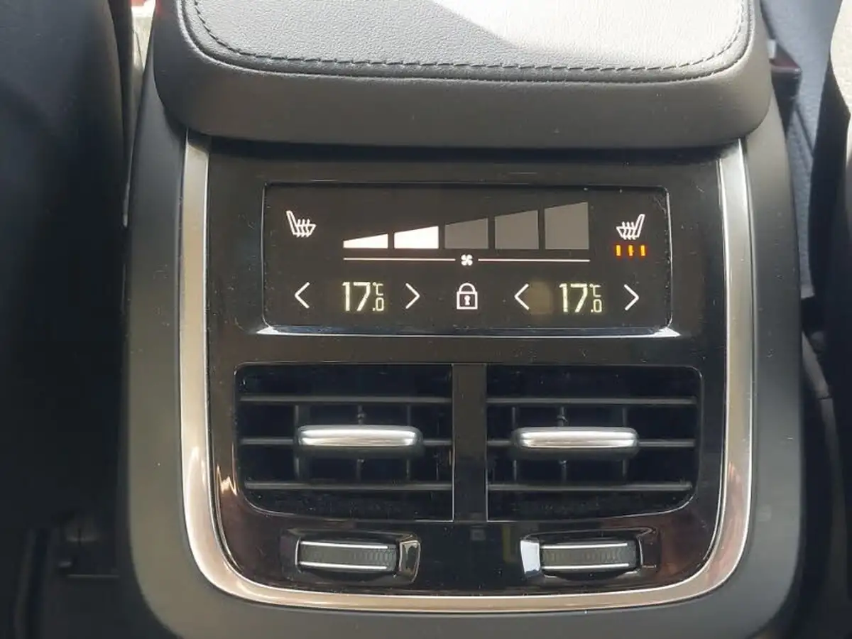 2022-volvo-xc90-20-b5-core-big-13