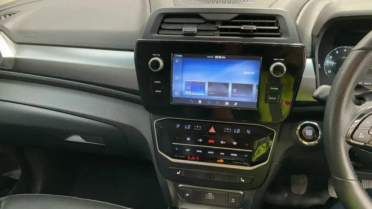 2024-kgm-ssangyong-tivoli-15-k40-big-10