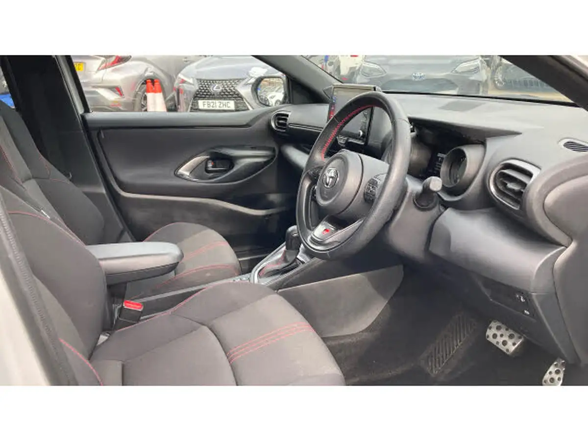 2023-toyota-yaris-15-vvt-i-gr-sport-114bhp-big-10
