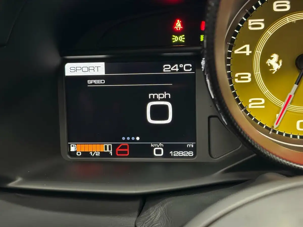 2018-ferrari-488-39-488-spider-big-41