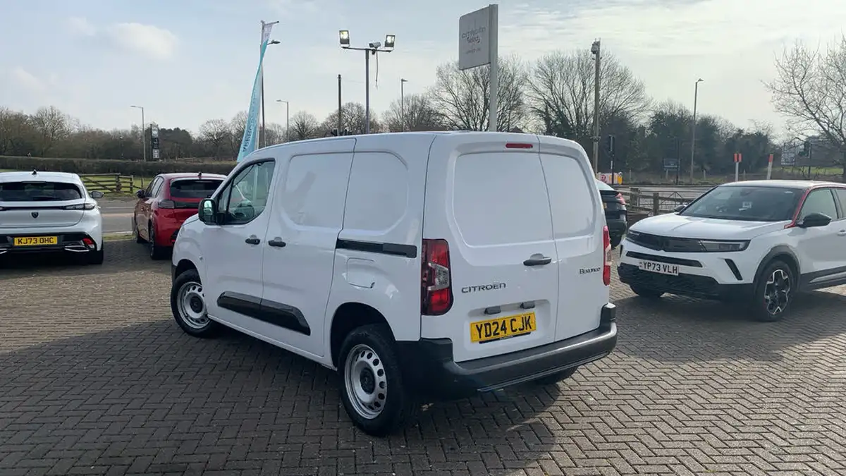 2024-citroen-berlingo-15-bluehdi-m-enterprise-100pseu6e-big-4