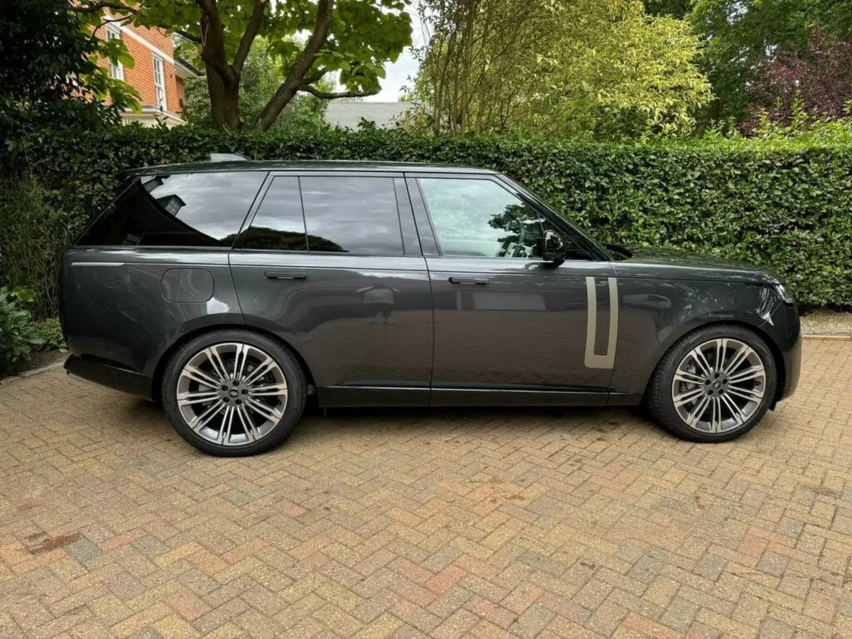 2024-land-rover-range-rover-30-p460e-se-big-14
