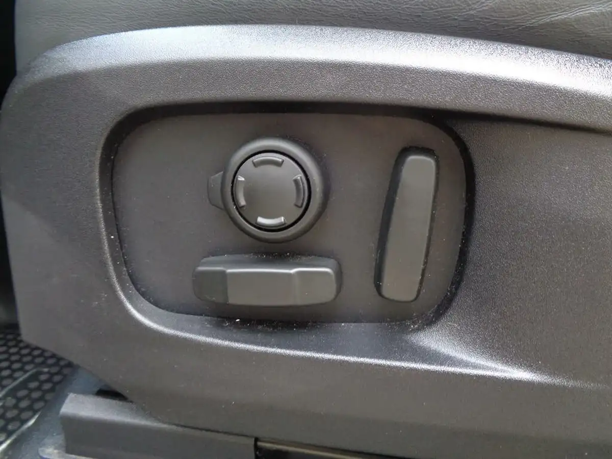2021-land-rover-110-defender-30-d300-hard-top-hse-110-big-40