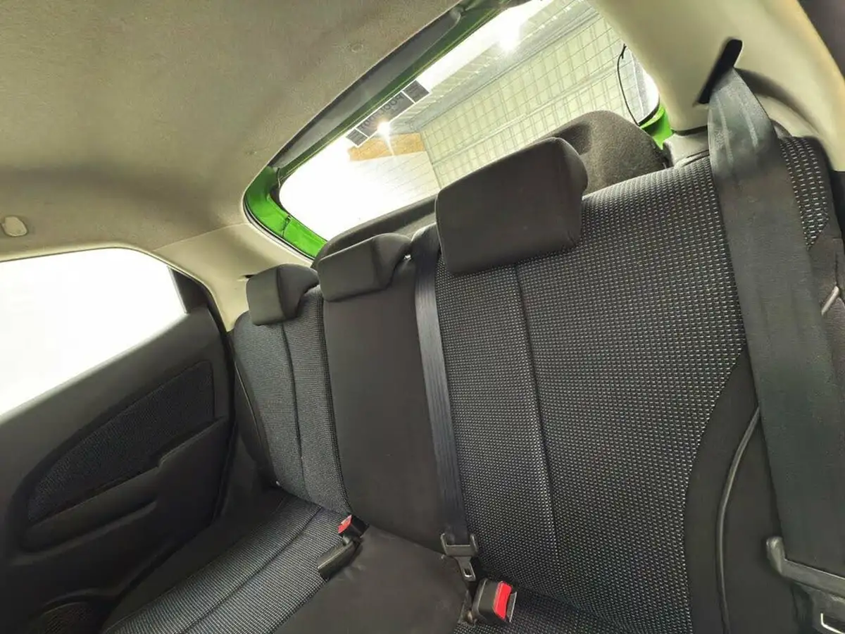 2009-mazda-mazda2-15-sport-5d-big-16