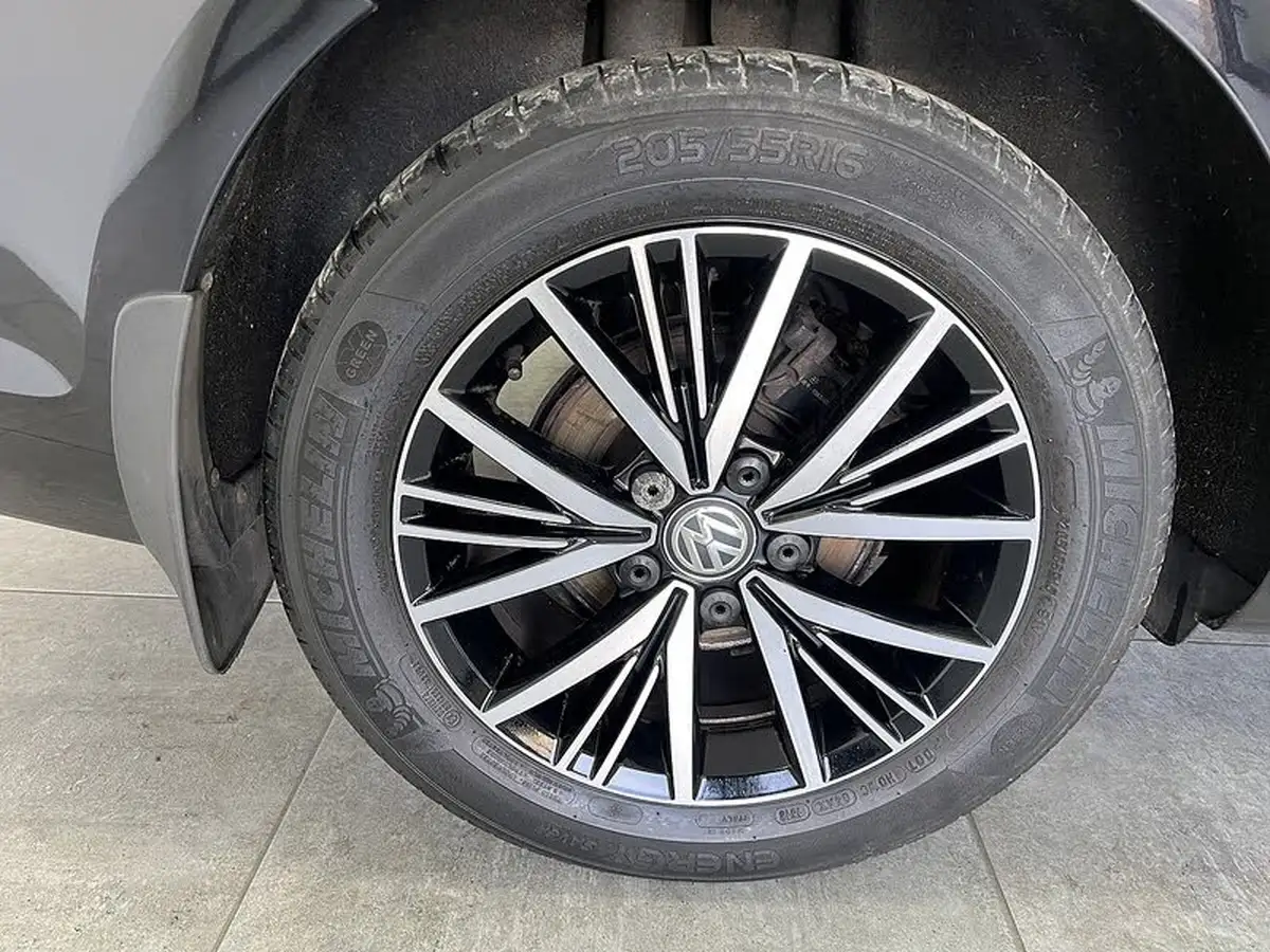 2019-volkswagen-golf-16tdi-se-estate-5d-big-22
