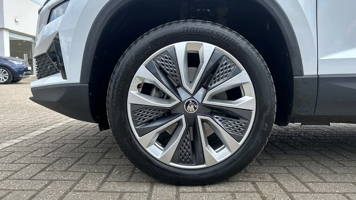 2023-skoda-karoq-15-tsi-se-l-dsg-big-16