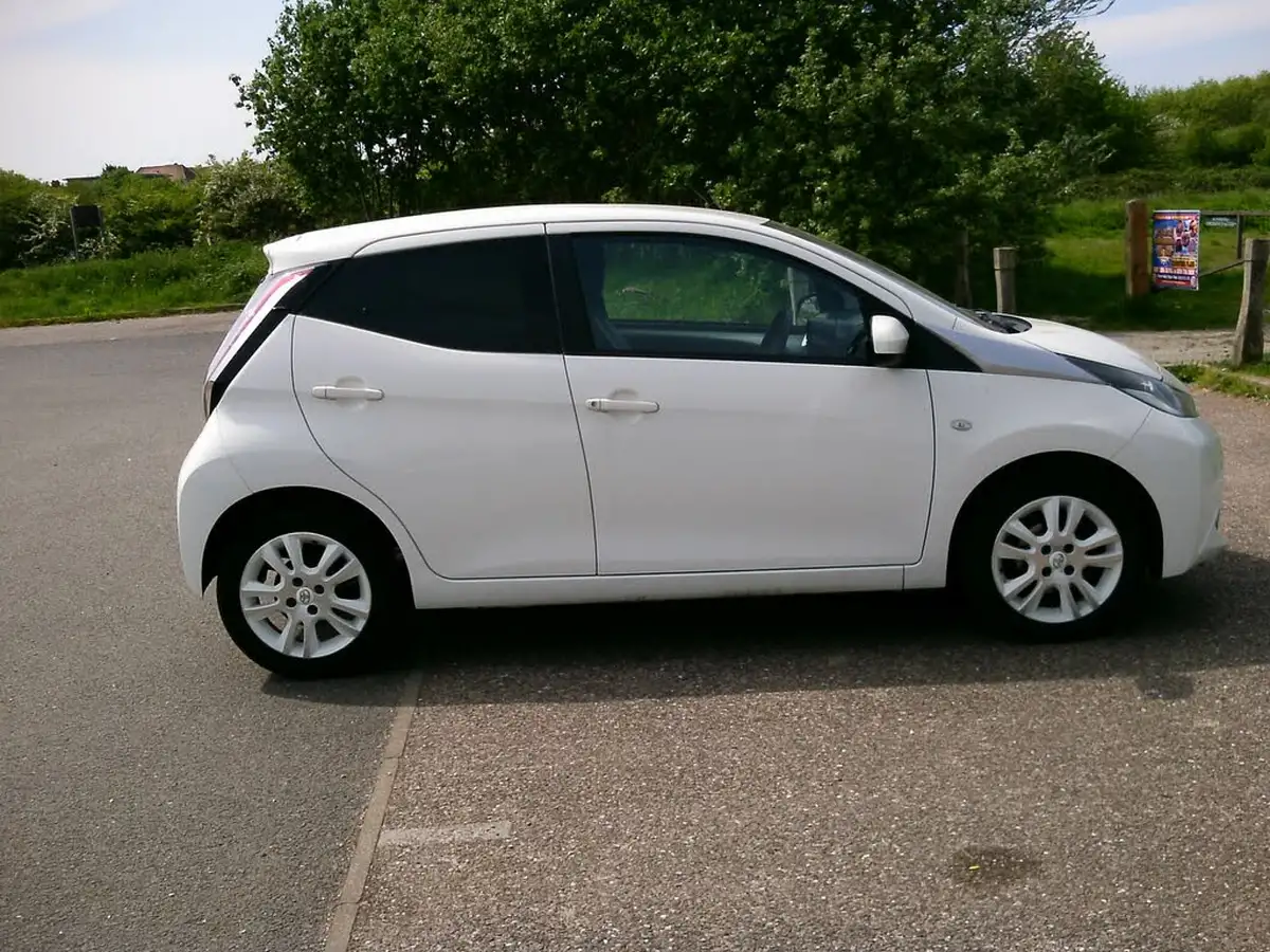 2016-toyota-aygo-10-vvt-i-x-pure-5d-big-21