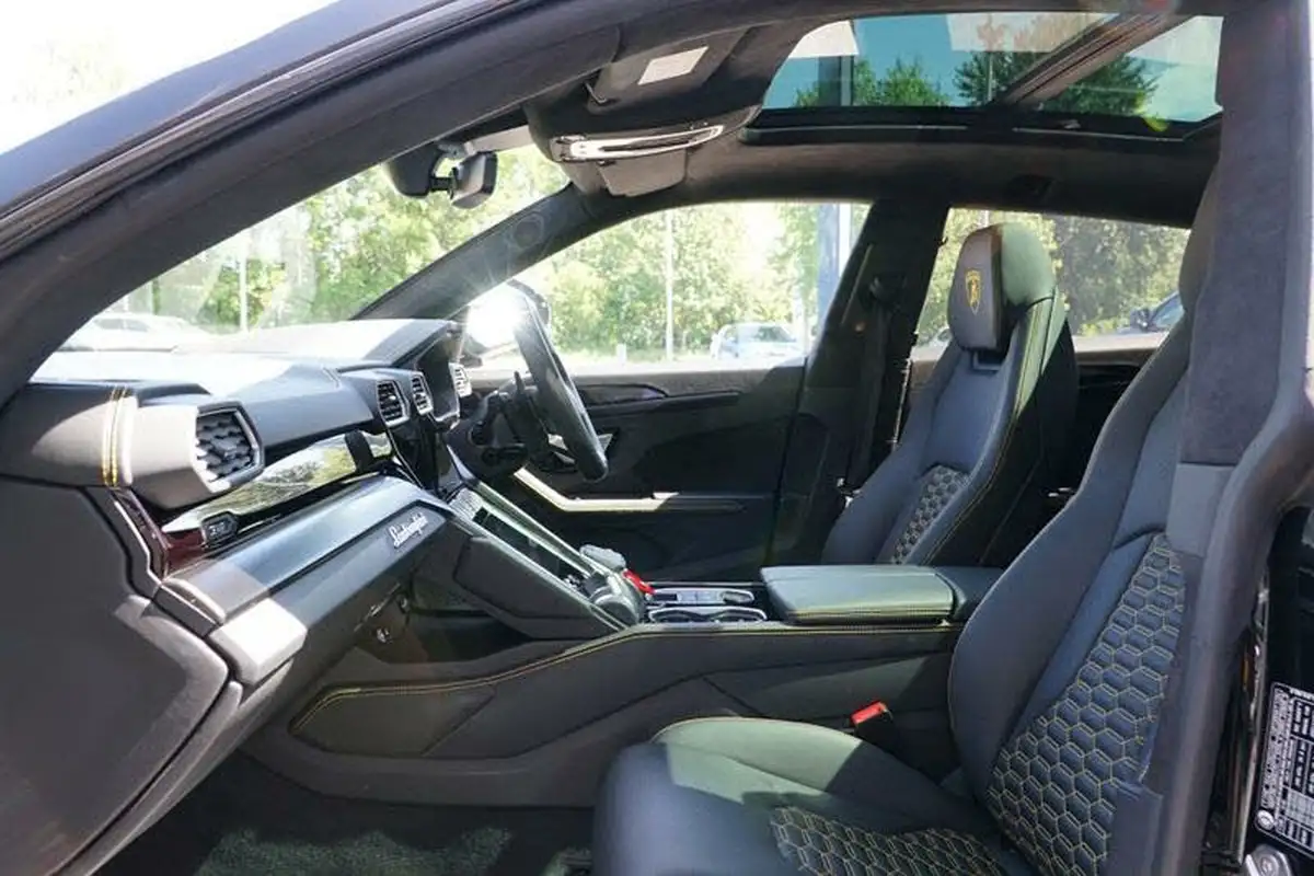 2023-lamborghini-urus-40-no-trim-big-6