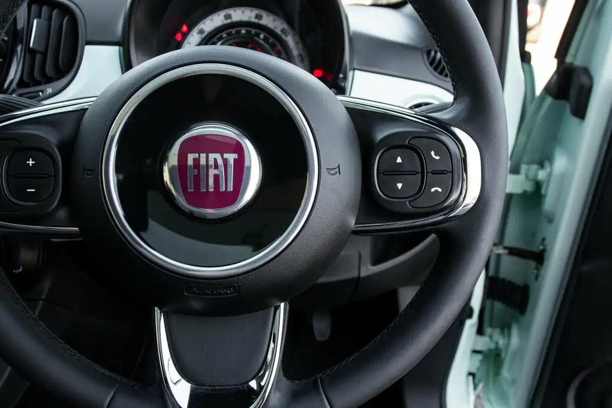 2021-fiat-500-10-lounge-big-19