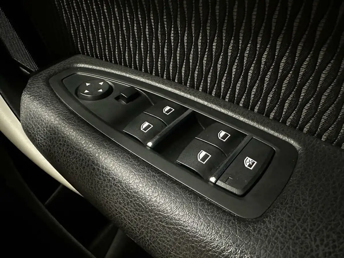 2018-bmw-1-series-20td-118d-se-5d-big-16