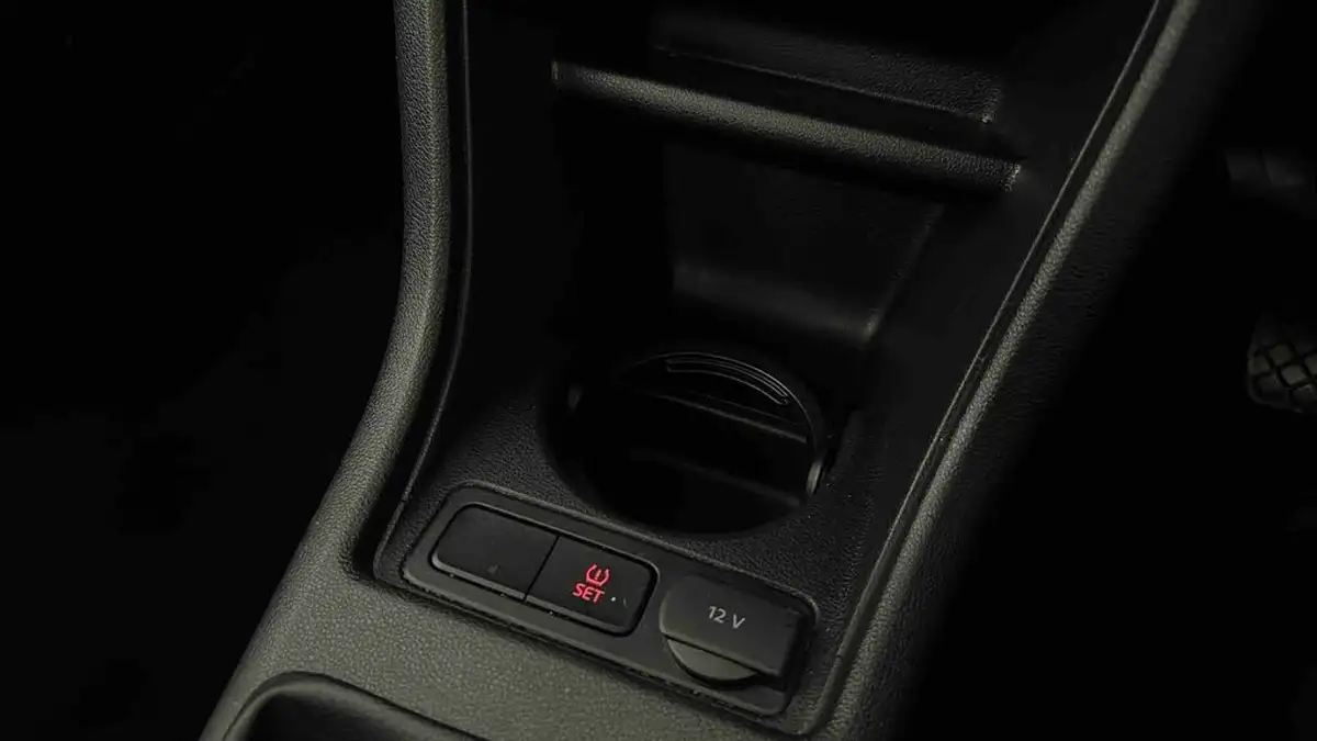 2016-volkswagen-up-10-move-up-5d-big-33