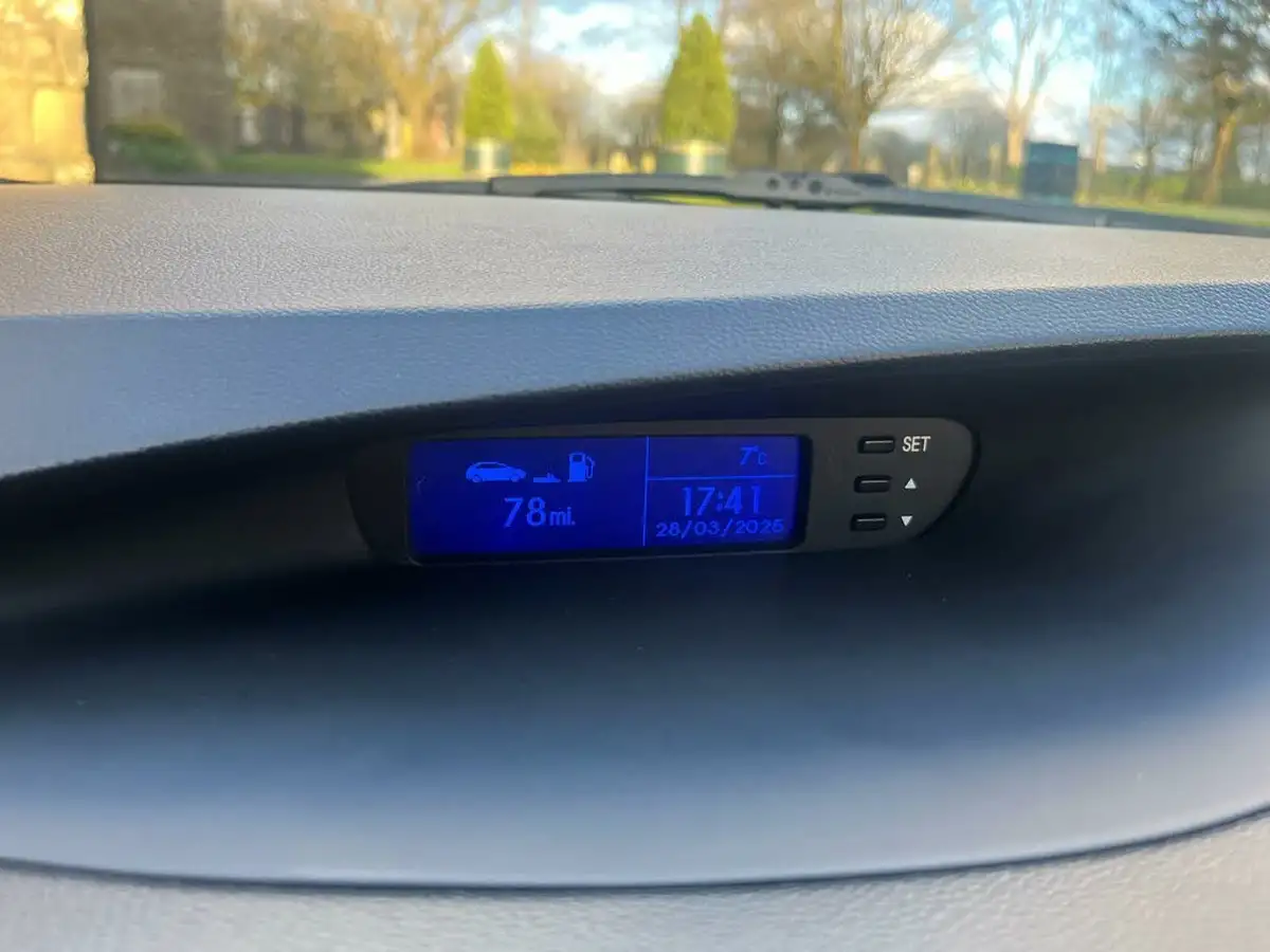 2012-hyundai-i20-14-style-99bhp-big-29